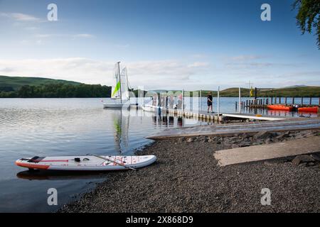 Formation des cadets de la mer sur des bateaux à rames, lac Killington, Cumbria, Angleterre, Royaume-Uni Banque D'Images