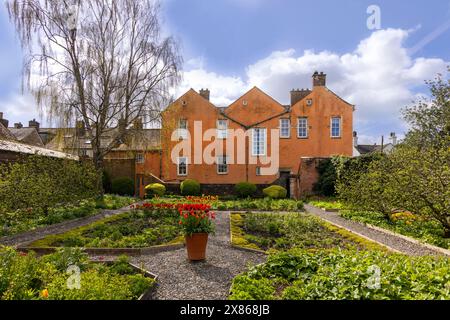 La maison d’enfance de William Wordsworth, vue du jardin, Cockermouth, Cumbria, Lake District, Angleterre, grande-Bretagne. Banque D'Images