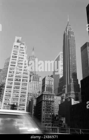 DAS Empire State Building im Herzen von Manhattan, New York 1967. L'Empire State Building au coeur de Manhattan, New York 1967. Banque D'Images