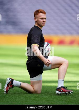 Caolan Englefield de Gloucester Rugby lors d'une course de capitaine au Tottenham Hotspur Stadium, Londres. Gloucester Rugby jouera contre les Hollywoodbet Sharks lors de la finale de L'EPCR Challenge Cup au Tottenham Hotspur Stadium vendredi. Date de la photo : jeudi 23 mai 2024. Banque D'Images