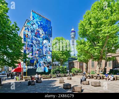 Fitzrovia mural peint en 1980 par Simon Barber et Mick Jones Whitfield Gardens sur Tottenham court Road et la BT Tower Banque D'Images