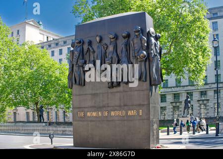 Monument aux femmes de la seconde Guerre mondiale Mémorial de guerre national britannique situé sur Whitehall à Londres près du cénotaphe à la fin de Downing Stree Banque D'Images