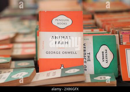 Animal Farm par George Orwell Old Penguin Edition livres classiques d'occasion à vendre Banque D'Images