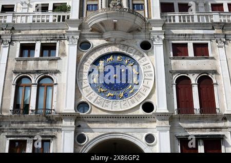 Horloge Saint-Marc dans la Tour de l'horloge sur la Piazza San Marco (place Saint-Marc) à Venise. Banque D'Images