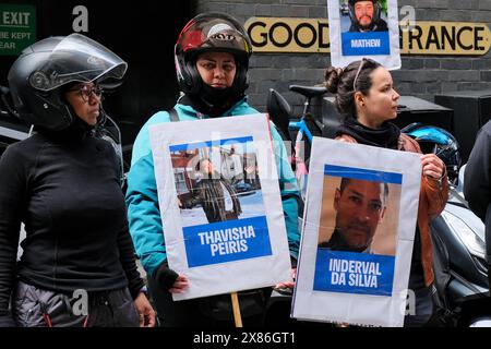 Londres, Royaume-Uni, 23 mai 2024. Les livreurs ont manifesté devant l'Assemblée générale annuelle de Deliveroo et le siège de l'entreprise, dans la ville de Londres, lors d'un rassemblement organisé par l'Independent Workers Union of Great Britain (IWGB). Les revendications des membres comprennent une amélioration des salaires et des conditions de travail pour les entrepreneurs indépendants, les actionnaires de la société ayant reçu 300 millions de livres sterling au cours de l'année écoulée. Crédit : onzième heure photographie/Alamy Live News Banque D'Images