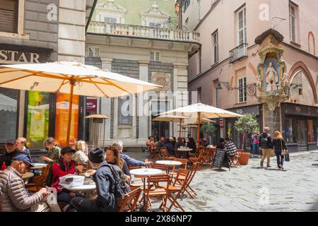 Savone, Liturgia, Italie. La vie de café. Scène de rue typique. Banque D'Images