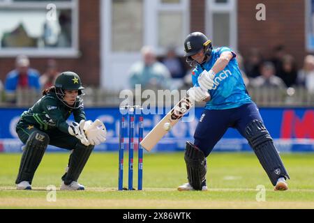 County Ground, Derby, Royaume-Uni. 23 mai 2024. 1st Womens One Day International, Angleterre contre Pakistan ; Alice Capsey de l'Angleterre dans l'action Batting crédit : action plus Sports/Alamy Live News Banque D'Images