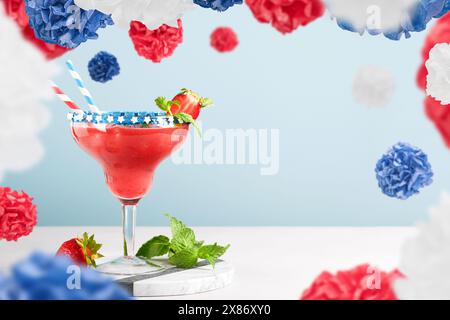 4 juillet arrière-plan des vacances. Cocktail patriotique et vol ou lévitation USA boules de papier décoratif et petits drapeaux, couleurs rouge, bleu et blanc AME Banque D'Images