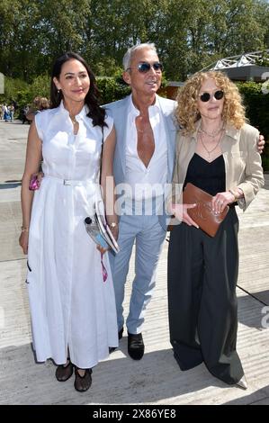 20 mai 2024. Londres, Royaume-Uni . Lauren Silverman, Bruno Tonioli et Kelly Hoppen au RHS Chelsea Flower Show de Londres en 2024. Sue Andrews/Alamy. Banque D'Images