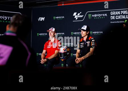 Circuit de Barcelona, Barcelone, Catalogne, Espagne. 23 mai 2024. 2024 jour des arrivées du MotoGP de Catalunya ; Augusto Fernandez, Maverick Vinales lors de la conférence de presse au MotoGP Catalunya crédit : action plus Sports/Alamy Live News Banque D'Images