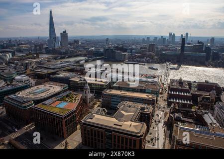 Londres, Royaume-Uni - 9 mars 2024 : la vue imprenable depuis la Golden Gallery à la cathédrale de la Maison Pauls à Londres, Royaume-Uni. Banque D'Images