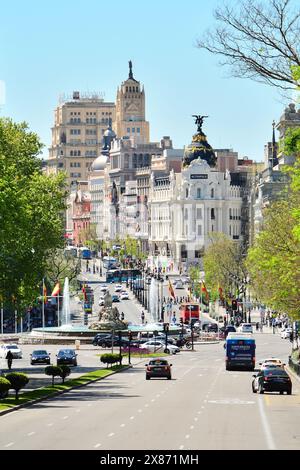 Madrid, Espagne - 13 avril 2024. Calle de Alcala et ses bâtiments. Banque D'Images