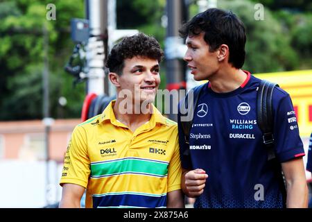 Monaco, Monte Carlo. 23 mai 2024. (Gauche à droite) : Lando Norris (GBR) McLaren avec Alexander Albon (THA) Williams Racing. 23.05.2024. Championnat du monde de formule 1, Rd 8, Grand Prix de Monaco, Monte Carlo, Monaco, journée de préparation. Le crédit photo devrait se lire : XPB/Alamy Live News. Banque D'Images