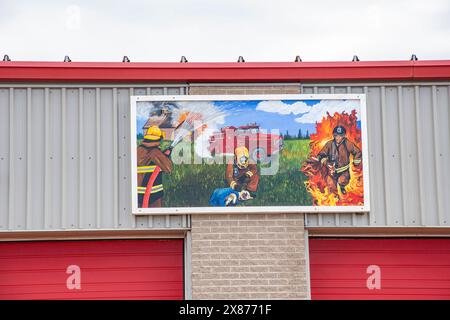 Murale des pompiers sur la caserne de pompiers à Kensington, Île-du-Prince-Édouard, Canada Banque D'Images