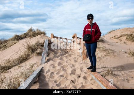 Grande accumulation de sable dérivant de l'hiver sur la passerelle de Brackley Beach, Île-du-Prince-Édouard, Canada Banque D'Images