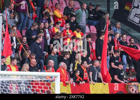 Nimègue, pays-Bas. 23 mai 2024. NIMÈGUE, PAYS-BAS - 23 MAI : les fans de Go Ahead Eagles attendent pendant le match de demi-finale de la Ligue européenne entre NEC et Go Ahead Eagles au Goffertstadion le 23 mai 2024 à Nimègue, pays-Bas. (Photo de Henny Meyerink/BSR Agency) crédit : BSR Agency/Alamy Live News Banque D'Images