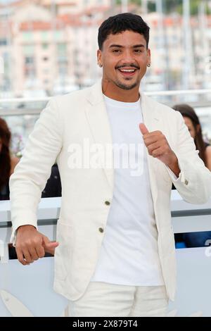 Iago Xavier pose lors de l'appel photo du Motel Destino lors du 77e Festival de Cannes, en France, le 23 mai 2024. Banque D'Images