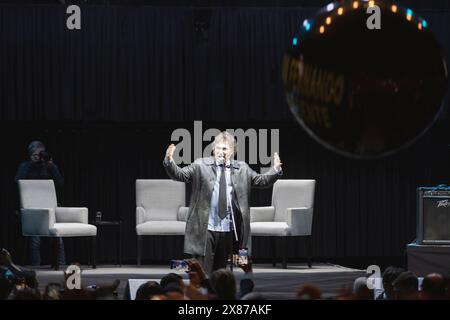 Buenos Aires, Argentine, 22 mai 2024. Le président Javier Milei a présenté son livre Capitalismo, socialismo y la trampa neoclásica (capitalisme, socialisme et piège néoclassique) lors d'un événement au stade Luna Park. Milei a écrit 12 livres, ce sera son 13ème. (Crédit : Esteban Osorio/Alamy Live News) Banque D'Images