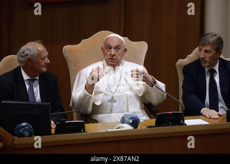 23 mai 2024 - LE PAPE FRANÇOIS a participé aux derniers moments de la rencontre internationale de sens des Scholas Occurrentes au Vatican. - État de la Cité du Vatican © EvandroInetti via ZUMA Wire (crédit image : © Evandro Inetti/ZUMA Press Wire) USAGE ÉDITORIAL SEULEMENT! Non destiné à UN USAGE commercial ! Banque D'Images