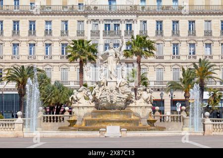 La Fontaine de la Fédération sur la place de la liberté. C'est la place principale du centre-ville de T. Banque D'Images