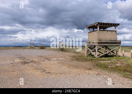 Postes d'observation militaire près du village d'Imber sur le terrain d'entraînement militaire du Ministère de la Défense, plaine de Salisbury, Wiltshire, Angleterre, Royaume-Uni Banque D'Images