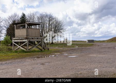 Postes d'observation militaire près du village d'Imber sur le terrain d'entraînement militaire du Ministère de la Défense, plaine de Salisbury, Wiltshire, Angleterre, Royaume-Uni Banque D'Images