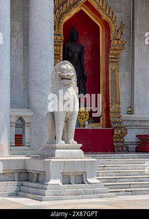 Photo d'une statue au temple Wat Benchamabophit Dusitwanaram. Banque D'Images