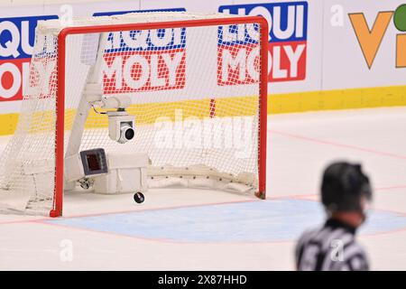 Ostrava, République tchèque. 23 mai 2024. Match de quart de finale Suisse vs Allemagne du Championnat mondial 2024 de l’IIHF, à Ostravar Arena, Ostrava, République tchèque, le 23 mai, 2024. troisième but de la Suisse dans un filet vide. Crédit : Jaroslav Ozana/CTK photo/Alamy Live News Banque D'Images