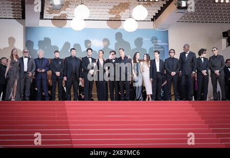 Hmed Hamidi, Anthony Bajon, Karim Laklou, François civil, Alain Chabat, Adèle Exarchopoulos, Mallory Wanecque, Élodie Bouchez, Alain Attal, Président de la semaine internationale de la critique du jury, Audrey Diwan, Gilles Lellouche, Malik Frikah, Vincent Lacoste, le producteur Hugo Selignac, le maire de Cannes David Lisnard, Jean-Pascal Zadi, Raphaël Quenard et François Breavoine présents au tapis rouge de L'amour Ouf au 77e Festival annuel de Cannes au Palais des Festivals le 23 mai 2024 en CA présent à L'amour Ouf tapis rouge au 77e Festival annuel du film de Cannes Banque D'Images