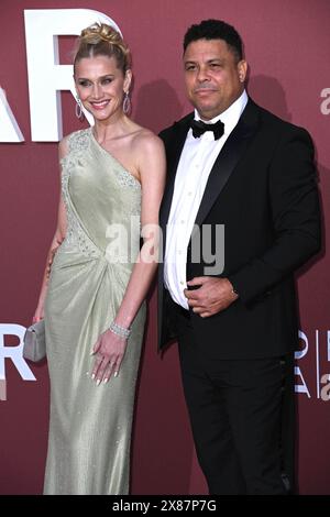 Celina Locks et Ronaldo Luis Nazario de Lima présents à la 30ème édition du Gala amfAR lors du 77ème Festival de Cannes, France. Date de la photo : jeudi 23 mai 2024. Banque D'Images