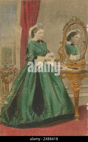 Antique c1866 teintée à la main carte de visite photographie, Victoria, Princesse Royale (1840-1901). Elle était impératrice allemande et reine de Prusse en tant qu'épouse de Frédéric III, empereur allemand. SOURCE : CDV ORIGINAL Banque D'Images