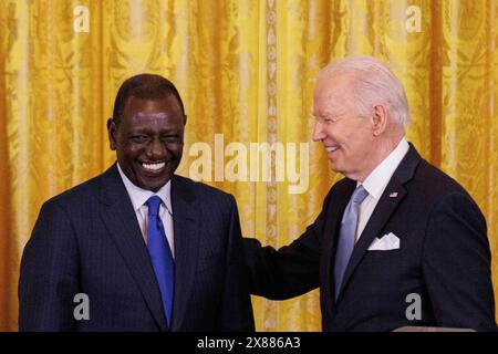 Washington, Vereinigte Staaten. 23 mai 2024. Le président américain Joe Biden est vu avec le président kenyan William Ruto, lors d’une conférence de presse conjointe dans le cadre de la visite d’État du président Rutoâs aux États-Unis, le jeudi 23 mai 2024. Crédit : Aaron Schwartz/CNP/dpa/Alamy Live News Banque D'Images