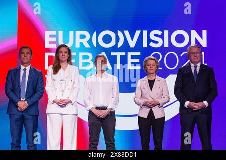 © Nicolas Landemard/le Pictorium/MAXPPP - Bruxelles 23/05/2024 Nicolas Landemard/le Pictorium - 23/05/2024 - Belgique/Bruxelles/Bruxelles - photo de famille avant le debat entre les candidats a la presidence de la Commission qui est organiser ce jour dans l'hemicycle du Parlement européen dans la capitale belge. - Valeurs ACtuelles Out, no jdd, jdd Out, RUSSIA OUT, NO RUSSIA #norussia/23/05/2024 - Belgique/Bruxelles/Bruxelles - photo de famille avant le débat d'aujourd'hui entre les candidats à la présidence de la Commission dans l'hémicycle du Parlement européen en Belgique Banque D'Images