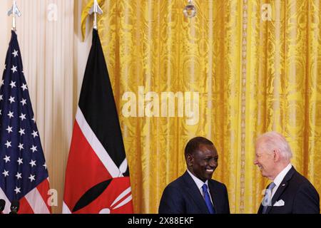 Washington, Vereinigte Staaten. 23 mai 2024. Le président américain Joe Biden est vu avec le président kenyan William Ruto, lors d’une conférence de presse conjointe dans le cadre de la visite d’État du président Rutoâs aux États-Unis, le jeudi 23 mai 2024. Crédit : Aaron Schwartz/CNP/dpa/Alamy Live News Banque D'Images