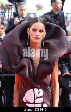 Cannes, France, 23 mai 2024. Izabel Goulart arrive sur le tapis rouge pour le gala du film Beating Hearts (L’amour Ouf) au 77e Festival de Cannes, France. Crédit : Doreen Kennedy/Alamy Live News. Banque D'Images