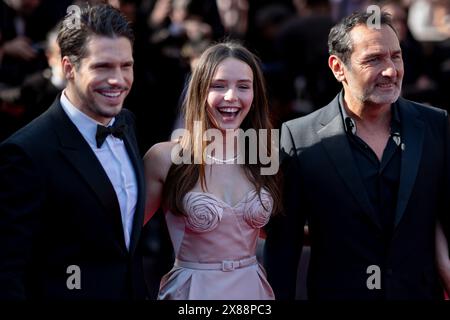 Cannes, France. 23 mai 2024. François civil, Mallory Wanecque et Gilles Lellouche assistent à L’amour Ouf (Beating Hearts) à la projection tapis rouge du 77e Festival de Cannes au Palais des Festivals le 23 mai 2024 à Cannes Banque D'Images