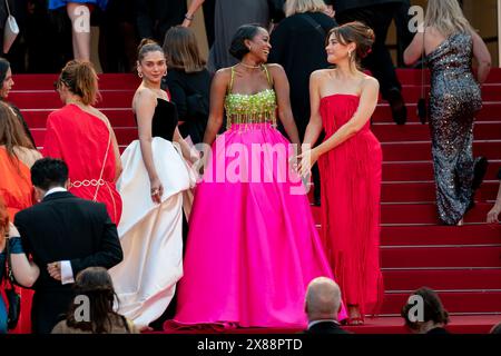 Cannes, France. 23 mai 2024. Aditi Rao Hydari, Aja Naomi King et Katherine Langford assistent à L’amour Ouf (Beating Hearts) qui projette le tapis rouge au 77e Festival de Cannes au Palais des Festivals le 23 mai 2024 à Cannes, France Banque D'Images