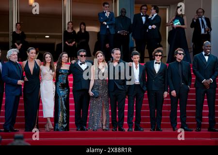 Cannes, France. 23 mai 2024. Alain Chabat, Adèle Exarchopoulos, Mallory Wanecque, Élodie Bouchez, Alain Attal, Audrey Diwan, Gilles Lellouche, Malik Frikah, Vincent Lacoste, Jean-Pascal Zadi assistent à la projection de L’amour Ouf (Beating Hearts) tapis rouge au 77e Festival de Cannes au Palais des Festivals le 23 mai 2024 à Cannes Banque D'Images