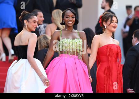 Cannes, France. 23 mai 2024. Aditi Rao Hydari (gauche-droite), Aja Naomi King et Katherine Langford assistent à la projection du film 'L'amour ouf' au 77e Festival de Cannes au Palais des Festivals. Crédit : Stefanie Rex/dpa/Alamy Live News Banque D'Images