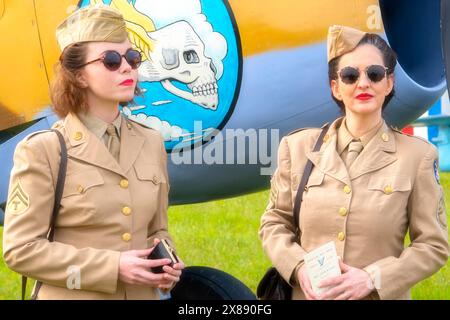 Soldats féminins de l'armée AMÉRICAINE au temps des Helices Air Show 2024 à la Ferté-Alais, France Banque D'Images