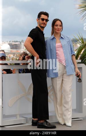 CANNES, FRANCE - 23 MAI : Pierre Niney et Anais Demoustier assistent à l'appel photo 'le Comte de Monte Cristo' lors du 77e Festival de Cannes au Palais des Festivals le 23 mai 2024 à Cannes, France. CAP/GOL ©GOL/Capital Pictures Banque D'Images