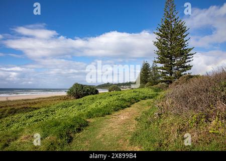 Lennox dirigez-vous sur la côte est de la Nouvelle-Galles du Sud et sur la plage de Seven Mile Beach lors de la glorieuse journée ensoleillée d'automne en 2024, sur la côte australienne. Banque D'Images