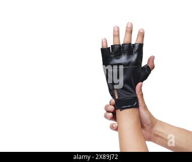 Gants de vélo sur fond blanc. Équipement de gymnastique. Fitness. Gants d'entraînement utilisés pour protéger les mains Banque D'Images