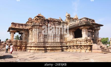 INDE, KARNATAKA, Bagalkot, novembre 2023, touriste au temple Virupaksha, Pattadakal Banque D'Images