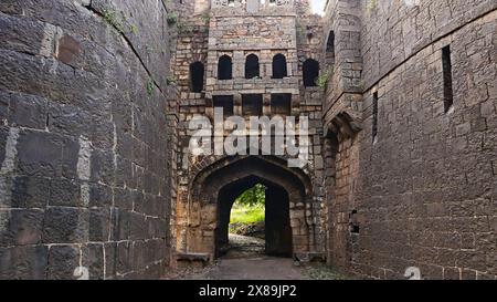 Deuxième petite entrée de Fort, Bhuikot Killa, Solapur, Maharashtra, Inde. Banque D'Images