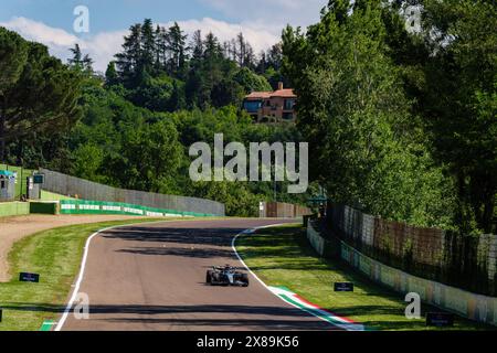 Imola, Italie. 18 mai 2024. George Russell (63), pilote anglais de l'écurie Mercedes AMG Petronas Formula One Team, en action lors de la séance de qualification au Grand Prix MSC Cruises de formule 1 du Made in Italy et de l'Emilia Romagna. (Photo de Luca Martini/SOPA images/SIPA USA) crédit : SIPA USA/Alamy Live News Banque D'Images