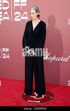 Andie MacDowell BEI der 30. AmfAR Gala Cannes im Rahmen des Festival de Cannes 2024 / 77. Internationale Filmfestspiele von Cannes im Hôtel du Cap-Eden-Roc. Antibes. Cannes, 23.05.2024 Banque D'Images