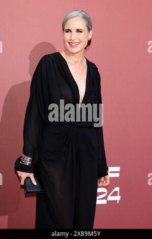 Andie MacDowell BEI der 30. AmfAR Gala Cannes im Rahmen des Festival de Cannes 2024 / 77. Internationale Filmfestspiele von Cannes im Hôtel du Cap-Eden-Roc. Antibes. Cannes, 23.05.2024 Banque D'Images