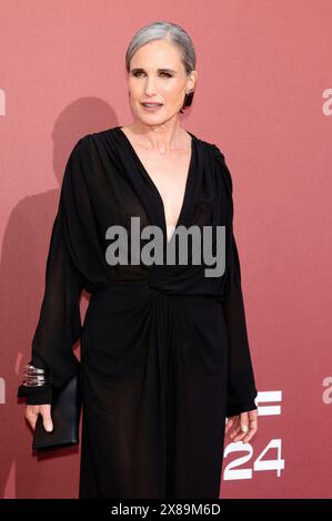 Andie MacDowell BEI der 30. AmfAR Gala Cannes im Rahmen des Festival de Cannes 2024 / 77. Internationale Filmfestspiele von Cannes im Hôtel du Cap-Eden-Roc. Antibes. Cannes, 23.05.2024 Banque D'Images