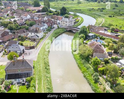 vue aérienne du pont sur la rivière adur à upper beeding dans l'ouest du sussex Banque D'Images